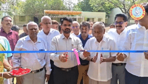 கோவை வாகராயம்பாளையம் அரசு மேல்நிலைப் பள்ளியில் சி.ஆர்.எஸ். நினைவு அறக்கட்டளை சார்பில் ரூ.1.3 கோடி மதிப்பில் கட்டப்பட்ட சி.ஆர்.சுவாமிநாதன் அரங்கம் மற்றும் விளையாட்டு அரங்கம் திறக்கப்பட்டது.